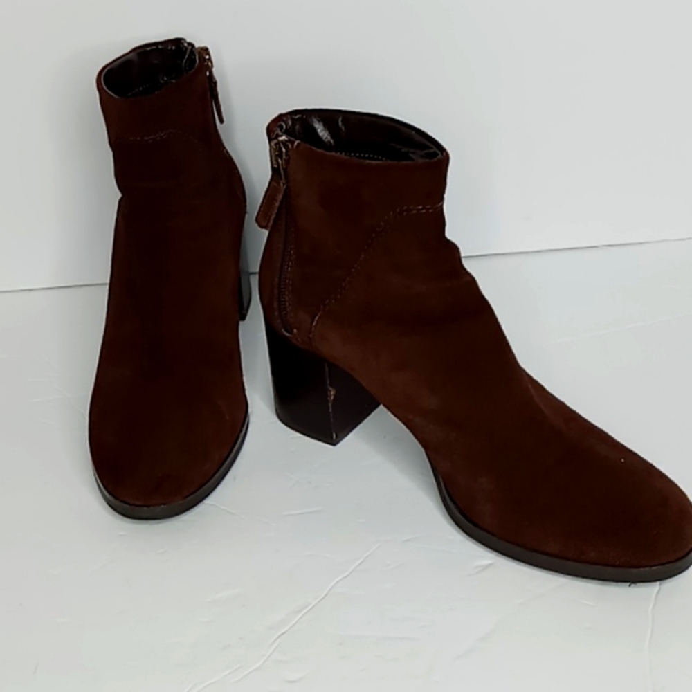 Aquatalia - Eileen -Italian made Brown Suede Ankle Boots.  Size 8. - 3" heel - Picture 4 of 14